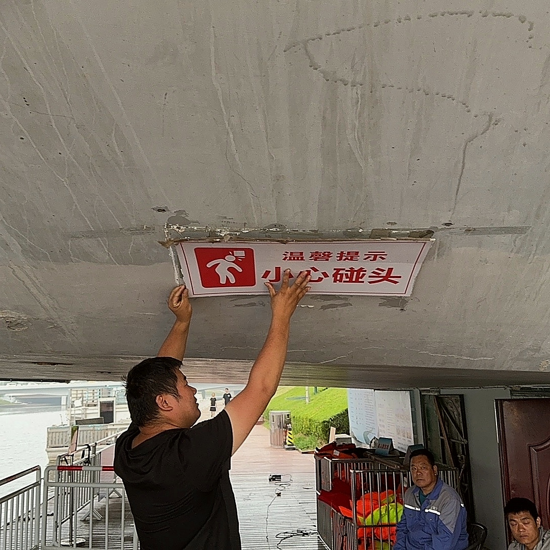 广告标识