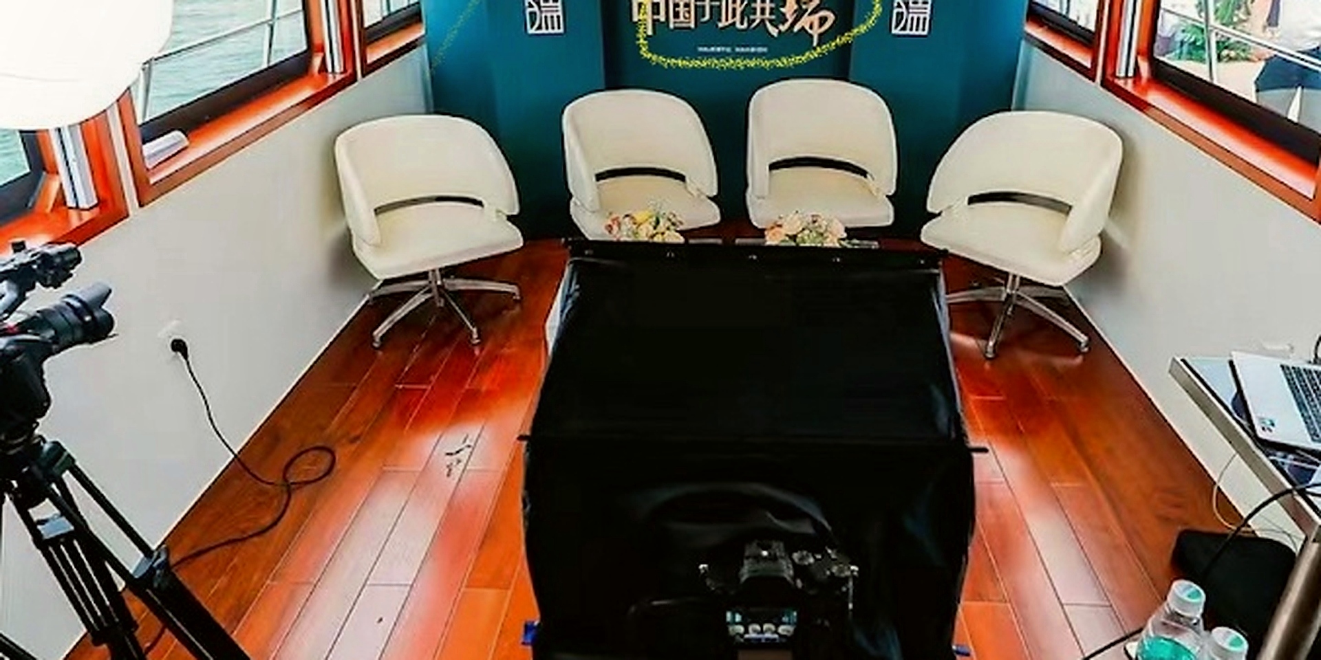 广告标识