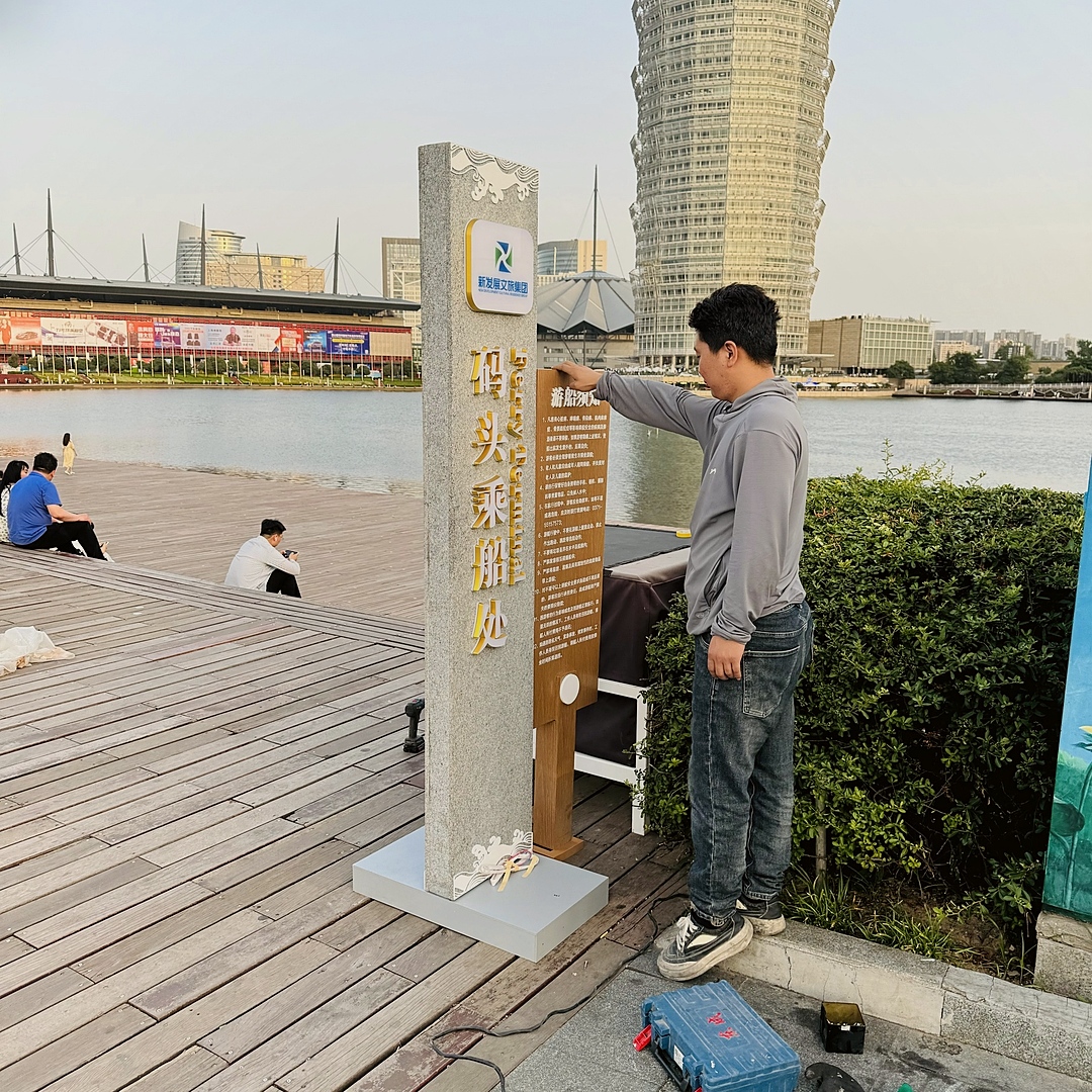 广告标识